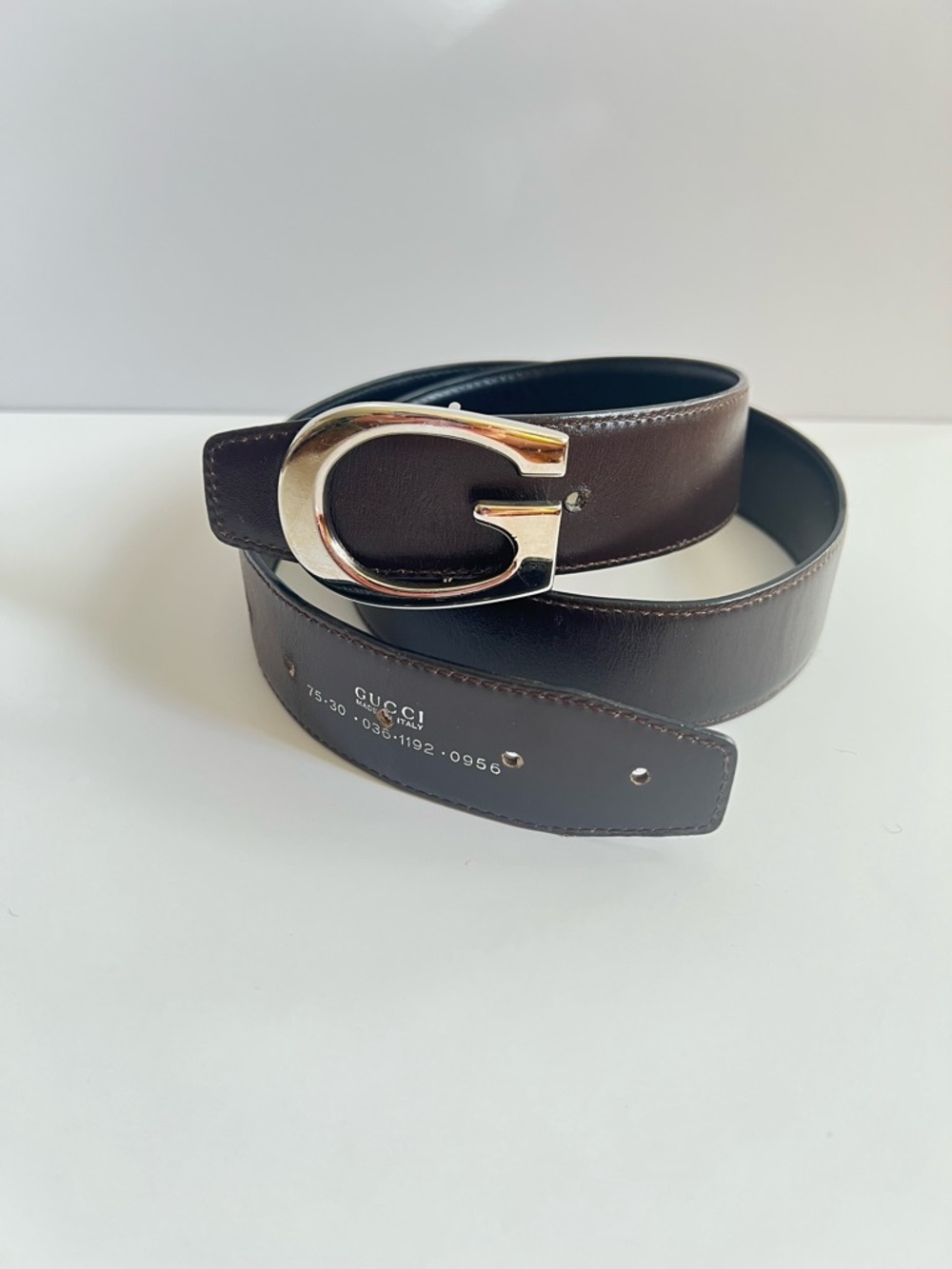 GUC Authentic Gucci Black/Dark Brown Reversible Leather Belt  SZ:75-30